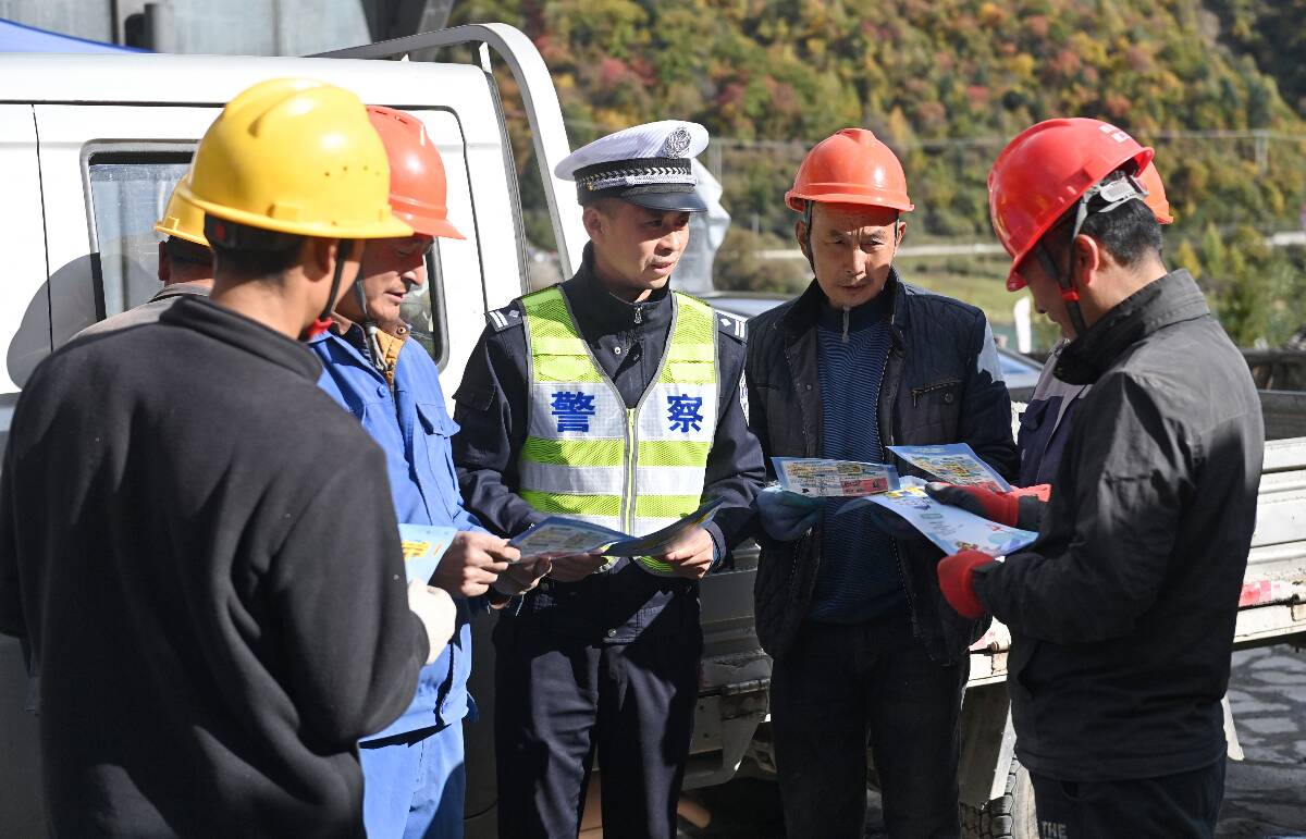 流动车管所 数据服务进山区，便民利民暖人心